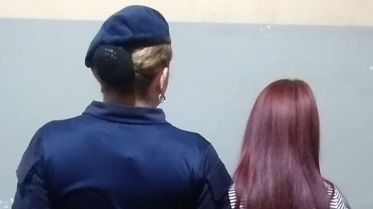 Detienen a una joven mujer por agredir a su pareja en el barrio Libertador II