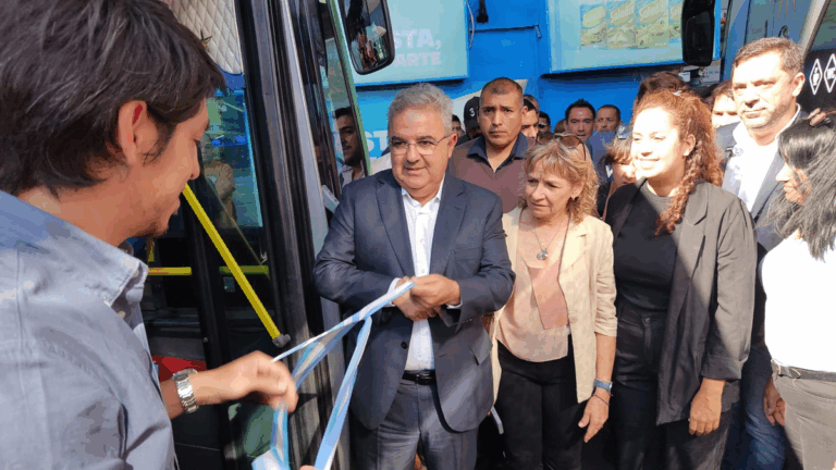 Jalil hizo entrega de nuevas unidades de transporte en la Terminal