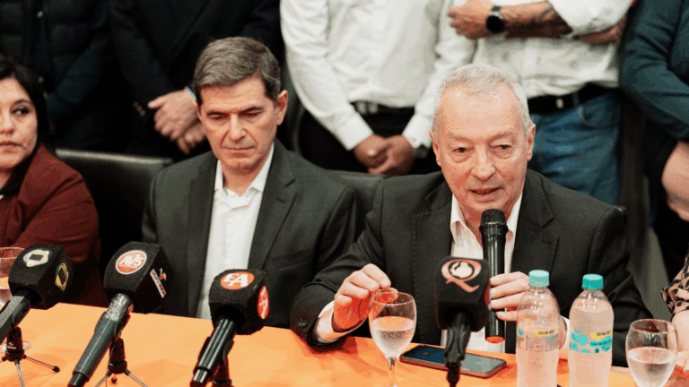 Rubén Manzi cuestionó al Gobierno provincial: «Un bono no tapa la miseria de los empleados públicos»