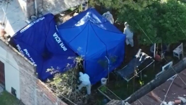 Son tres los cuerpos hallados en la casa allanada por la desaparición de las chicas de Ciudad Evita