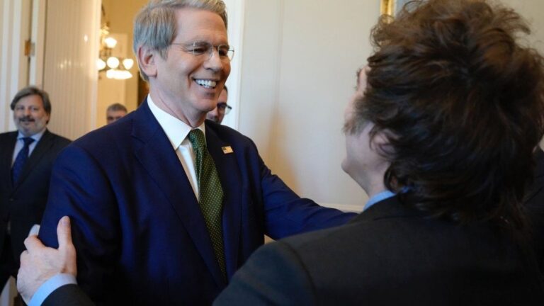 El Tesoro de EEUU confirmó que negocia con el Gobierno de Milei una línea de swap por u$s20.000 millones