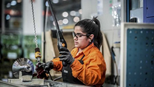 La actividad económica cayó en julio por tercer mes consecutivo, según el INDEC