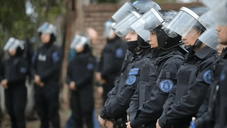 Hackearon las redes sociales de la Policía Federal