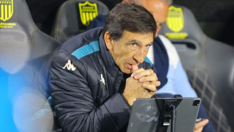 Racing y River definen al semifinalista en Rosario: horario y formaciones