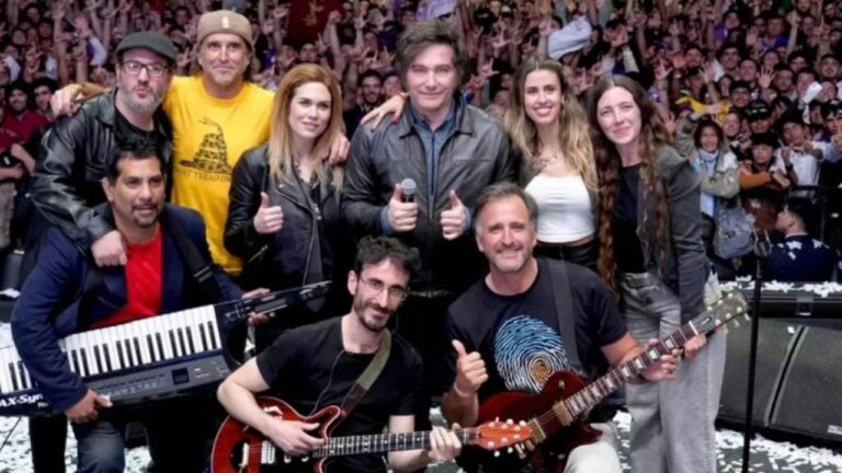 Un club del Ascenso echó a su abogado por tocar en el show musical de Javier Milei con la camiseta del equipo