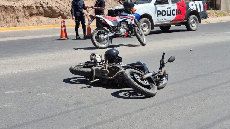 Siniestro vial en Sumalao: chocaron dos motos y una mujer fue asistida por el SAME