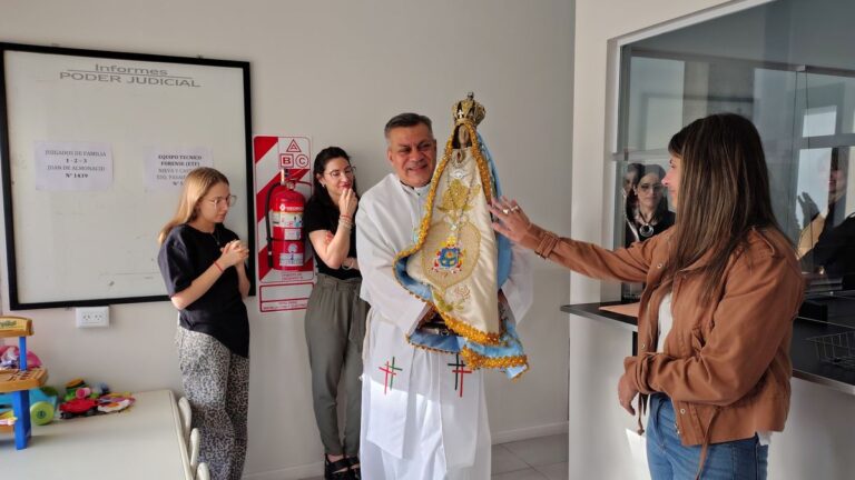 Visitas de la imagen de la Virgen del Valle