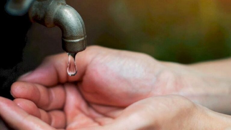 Tres semanas sin agua: Vecinos de calle General Díaz denuncian condiciones «inhumanas»