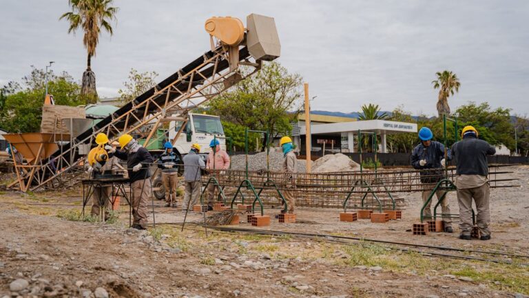 Jalil recorrió la obra de ampliación del Hospital San Juan Bautista