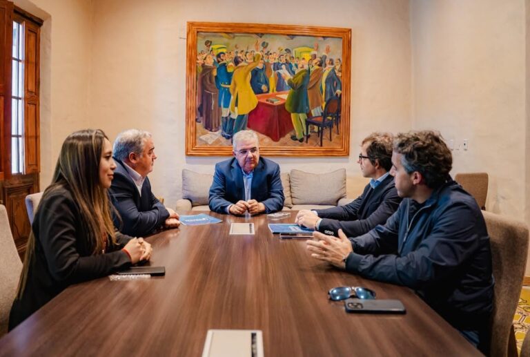 Gobierno y ONG Pequeños Pasos acuerdan acciones para niños y adolescentes