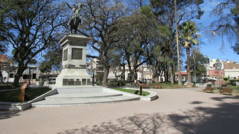 Persecución policial y robo millonario sacudieron la tarde en el centro capitalino
