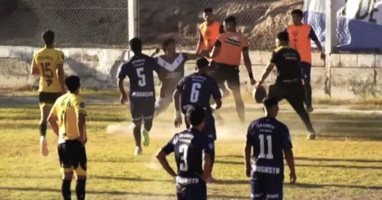 De la cancha al calabozo: futbolista detenido tras violento ataque al árbitro en pleno partido