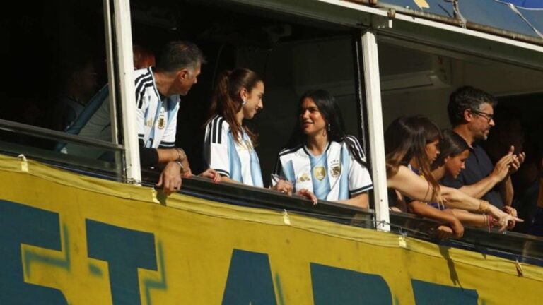 Dua Lipa habló con un hincha de Boca tras el Superclásico: «Me encantó»