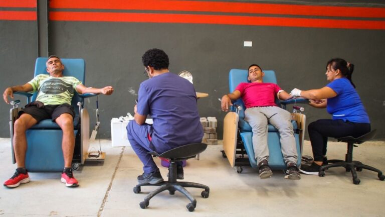 Colecta de sangre e inscripción al Registro de Donantes de Células Madre