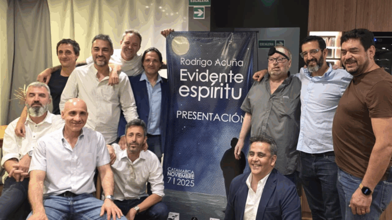 Emotiva presentación de «Evidente espíritu», el primer libro de Rodrigo Acuña