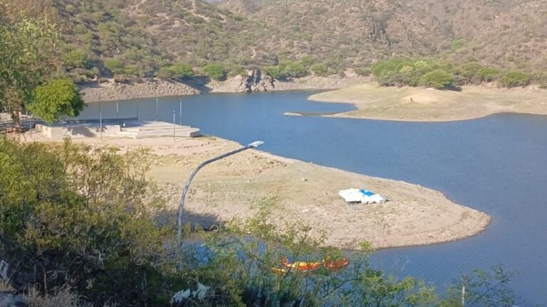 Sugerencia vecinal: limpiar el dique El Jumeal aprovechando la baja del agua