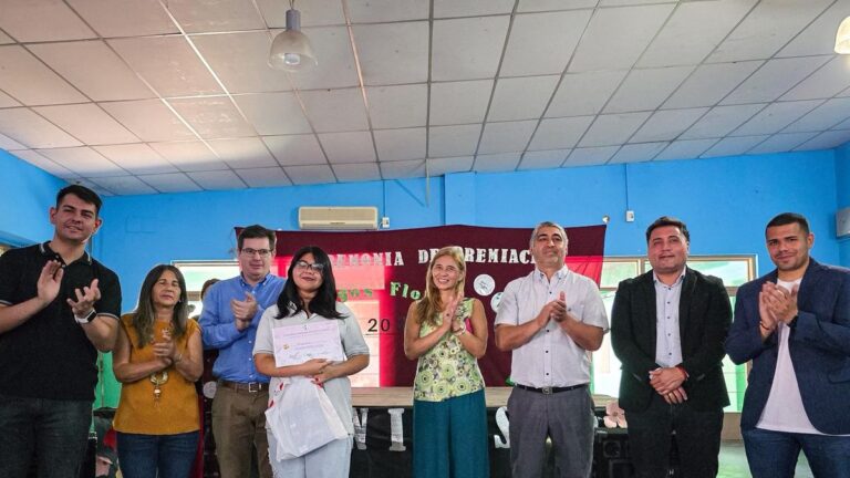 Entregaron los premios de los Juegos Florales 2025 en la Escuela Secundaria N92