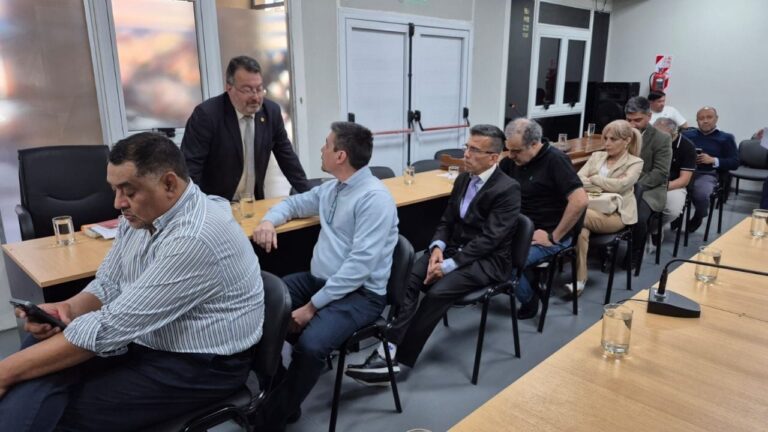 El Colegio de Médicos emitió un comunicado sobre la causa de las órdenes truchas