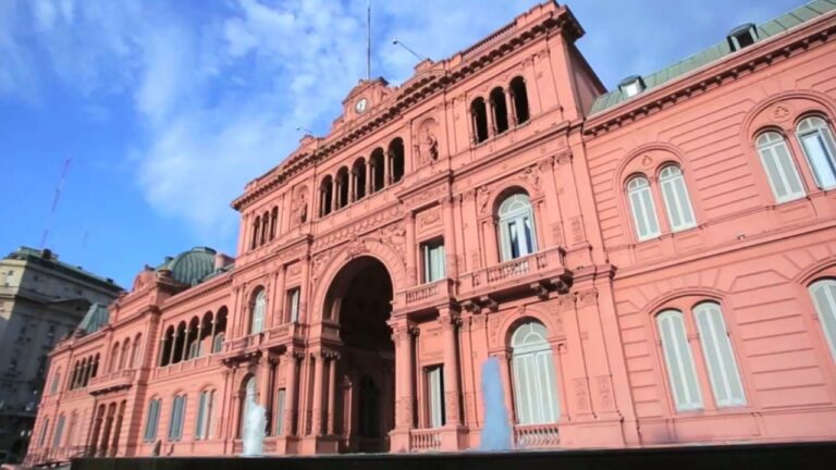 La política no duerme