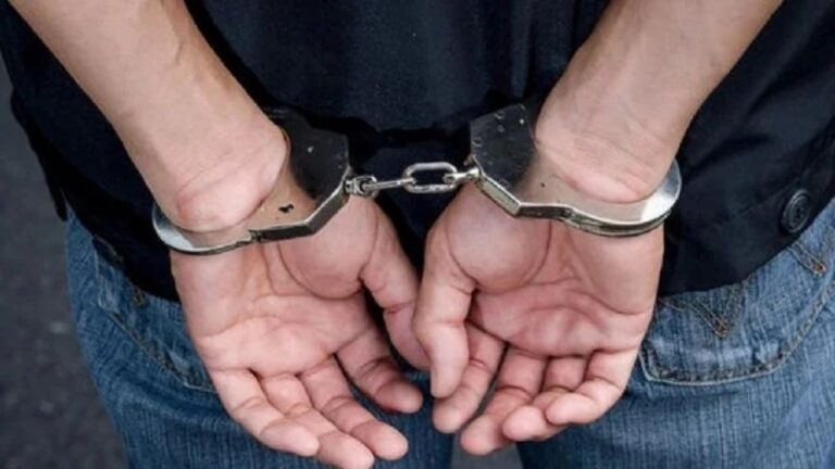 Un joven sospechado de robar en un comercio fue arrestado