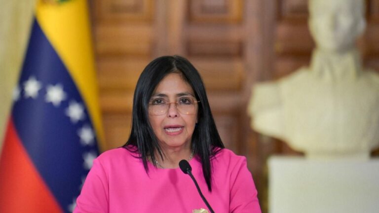 Delcy Rodríguez jura como presidenta interina de Venezuela en medio de la presión de Estados Unidos