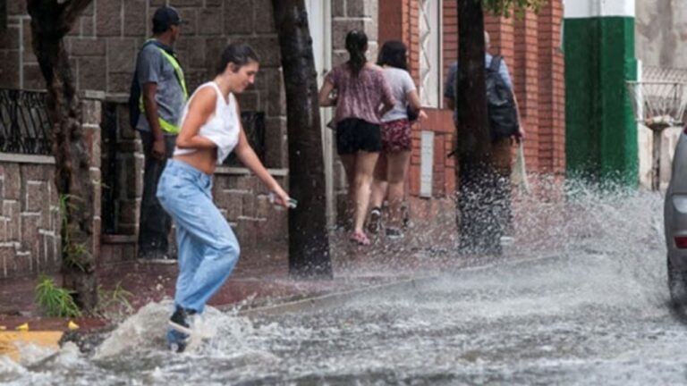 Tormentas fuertes en gran parte del país: el SMN emitió alertas amarilla y naranja por lluvias, granizo y viento