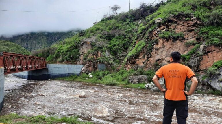 Crecidas de ríos: Protección Civil actúa y emite precauciones