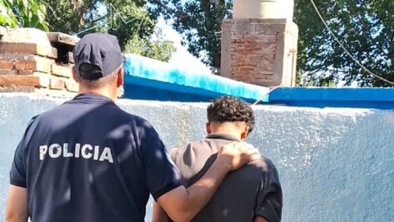 Policía fue amenazado con un cuchillo