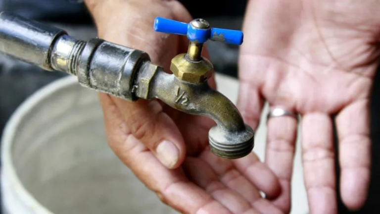 Reparaciones afectan el suministro de agua en la zona este de la Capital