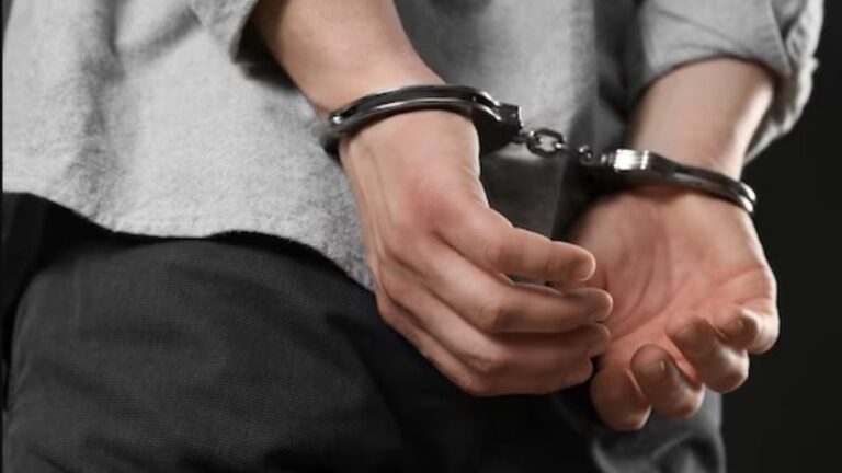 Aprehendido por agredir a su propio hermano