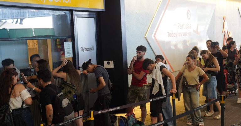 Flybondi, bajo la lupa por cancelaciones sin aviso: el Gobierno evalúa su conducta mientras la empresa refuerza su flota