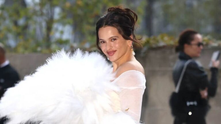 Rosalía, nuevamente enamorada: quién es la mujer que cautivó el corazón de la cantante española