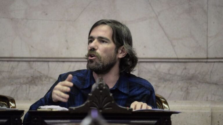 La izquierda cuestionó al Gobierno por excluir el DNU de Inteligencia del temario de sesiones extraordinarias