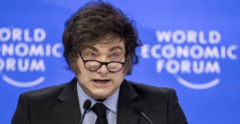 Milei en el Foro de Davos. De rodillas ante el capital y Trump