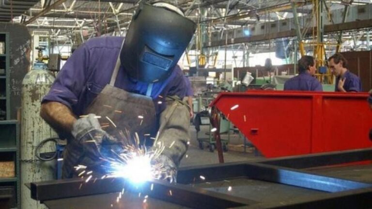La industria metalúrgica nacional se desplomó en diciembre