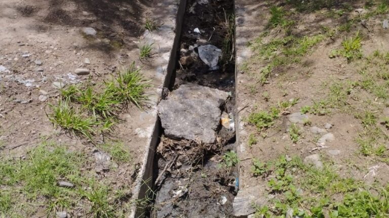 Reclamo por el estado de canaletas en el camping municipal: «Con las últimas lluvias las carpas se inundaron»