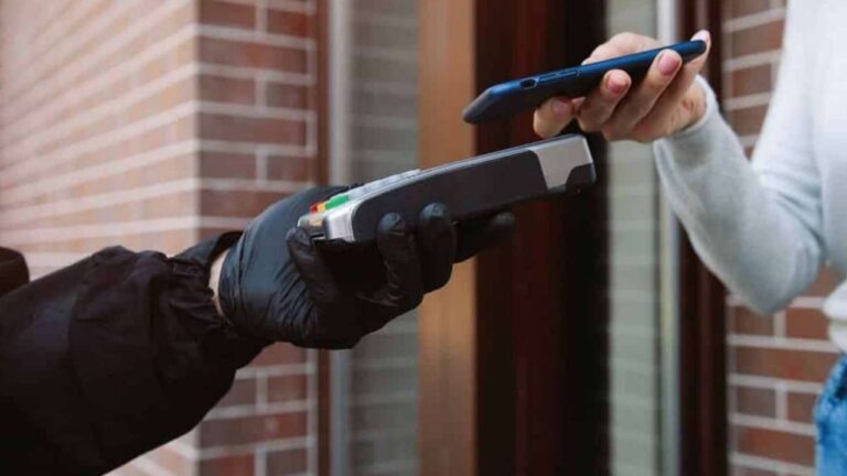 Alerta para turistas en Brasil: Qué es y cómo evitar el «golpe da maquininha»