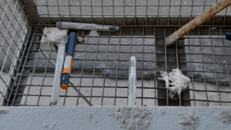 Alerta sanitaria por descarte indebido de inyectables en un canasto de basura del centro