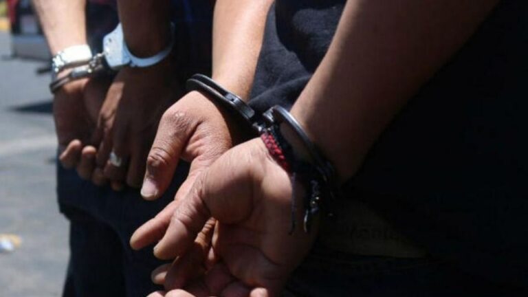 Imputaron a dos hombres por el hurto de dinero en un comercio