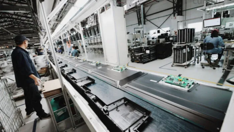 Crece la tensión en Newsan tras el despido de 45 trabajadores y la suspensión de otros 70