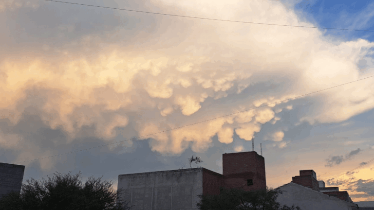 Alerta por tormentas: qué son las nubes mammatus y qué se espera en las próximas horas