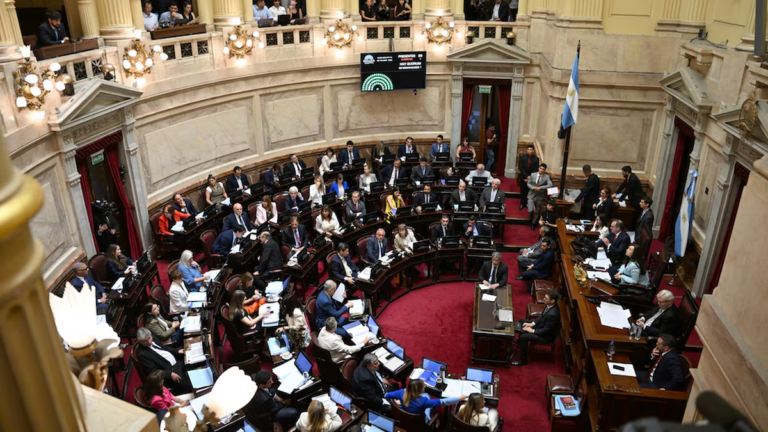 Senado: el Gobierno busca la media sanción de la reforma laboral y la votación sería cerca de la medianoche