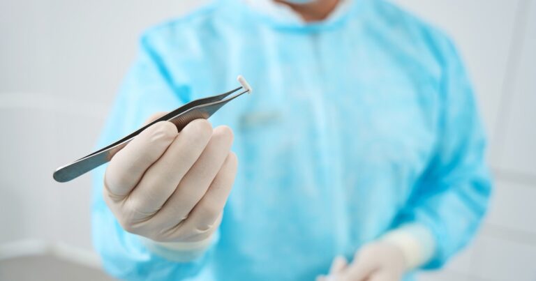 Pellets de hormonas: qué es y cuánto cuesta la barrita que se pusieron Burlando y otros famosos