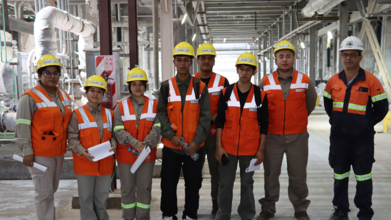 Alumnos del IES Fiambalá recorrieron la planta de Zijin-Liex