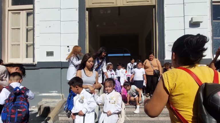 El ciclo lectivo arrancó con escasa asistencia y movilización