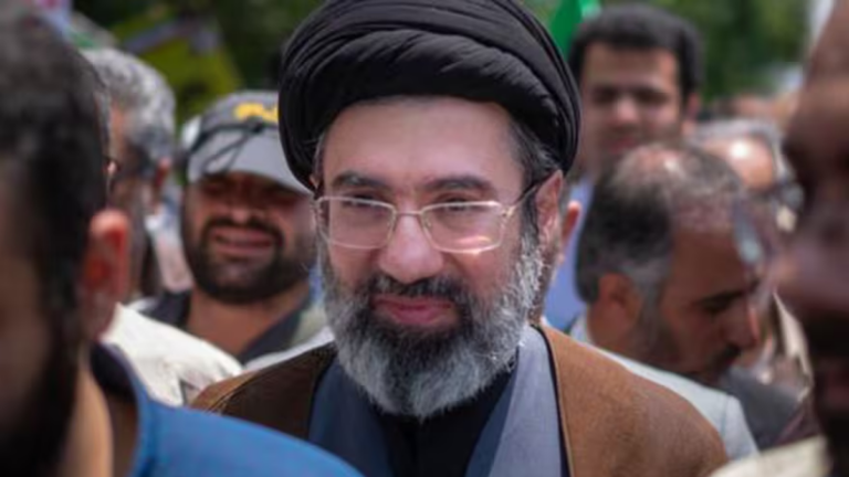 Reportan que el hijo de Alí Khamenei fue elegido como el nuevo líder supremo de Irán