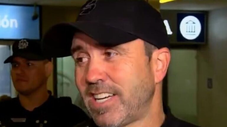 El Chacho Coudet ya está en el país para ser DT de River: «Los hice madrugar, eh»