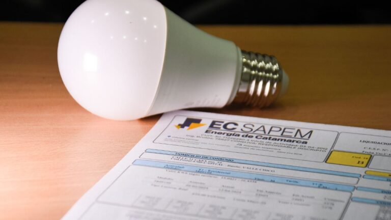 Luz: la baja del subsidio nacional llevará las facturas de los $63 mil a los $106 mil