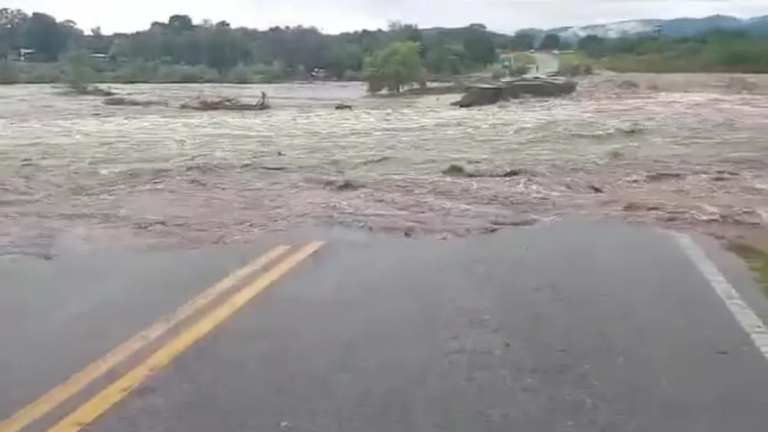 El temporal dejó poblaciones aisladas y evacuados en el Este de Catamarca