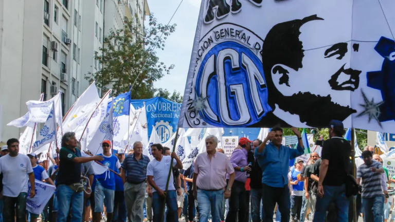 Bandera de la CGT en una movilización por la educación pública